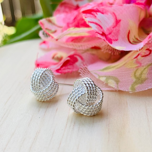 🌟 Silver Stud Earrings - Picture 2 of 7